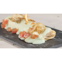 XXL Kabeljau-Cannelloni mit Artischocken-Bechamelsauce, Tomaten- und Artischockenchips
