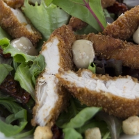 Caesar Salat mit mariniertem Hühnerfilet