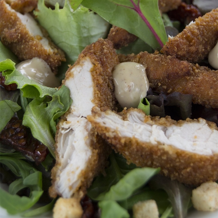 Caesar Salat mit mariniertem Hühnerfilet