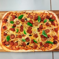 Pizza Sobrassada, Trüffel und Walnuss